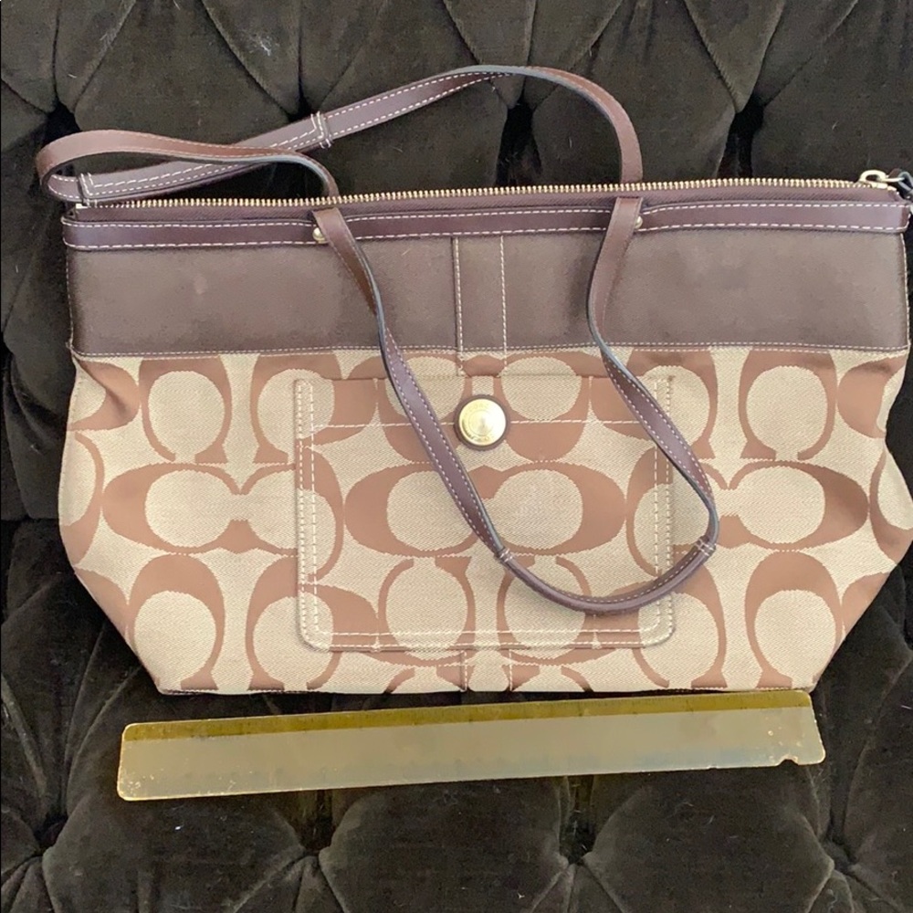 Pre owned authentic coach bag